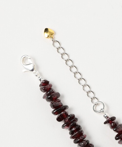 BEAMS BOY（ビームスボーイ）の「ROSETTA PRAYER / CRYSTAL CHIP BRACELET（ブレスレット・レディース・レッド系その他7/サックスブルー・ONE SIZE）」の4枚目の写真