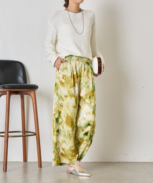 Jena espace merveilleux(ジェナ エスパスメルヴェイユ)の「【柄で華やぐ】ぼかし花柄ツイルパンツ(その他パンツ・レディース・グリーン/チャコールグレー・FREE)」の3枚目の写真