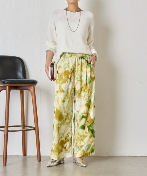 Jena espace merveilleux(ジェナ エスパスメルヴェイユ)の「【柄で華やぐ】ぼかし花柄ツイルパンツ(その他パンツ・レディース・グリーン/チャコールグレー・FREE)」の4枚目の写真