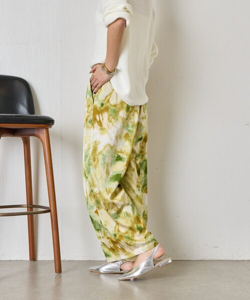 Jena espace merveilleux(ジェナ エスパスメルヴェイユ)の「【柄で華やぐ】ぼかし花柄ツイルパンツ(その他パンツ・レディース・グリーン/チャコールグレー・FREE)」の5枚目の写真