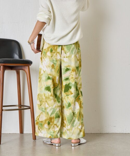 Jena espace merveilleux(ジェナ エスパスメルヴェイユ)の「【柄で華やぐ】ぼかし花柄ツイルパンツ(その他パンツ・レディース・グリーン/チャコールグレー・FREE)」の6枚目の写真