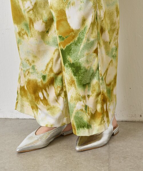 Jena espace merveilleux(ジェナ エスパスメルヴェイユ)の「【柄で華やぐ】ぼかし花柄ツイルパンツ(その他パンツ・レディース・グリーン/チャコールグレー・FREE)」の13枚目の写真