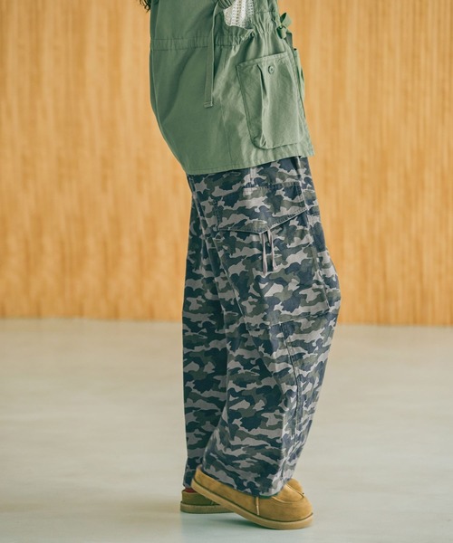 niko and...(ニコアンド)の「バックサテンミリタリーパンツ(カーゴパンツ・レディース・アイボリー/カーキ・FREE)」の13枚目の写真