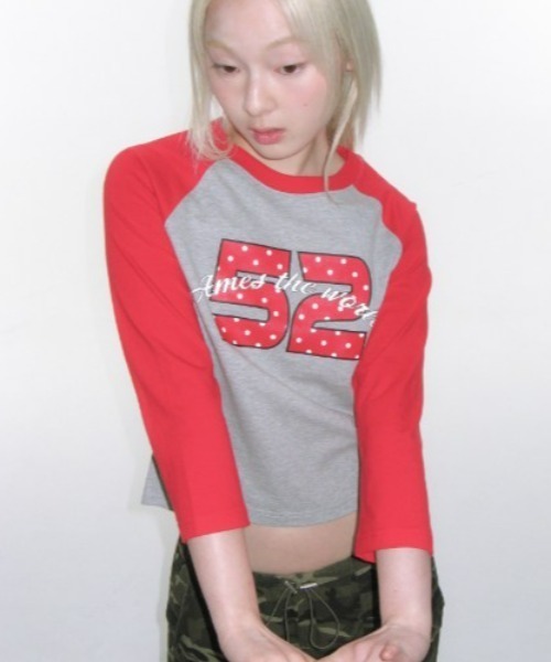 AMESWORLDWIDE(アメスワールドワイド)の「A'GEM/9 × .kom 『AMESWORLDWIDE/アメスワールドワイド』 DOT 52 3/4 SLEEVE RAGLAN LS TEE/3/4スリーブドット52ラグラン ロングスリーブ(Tシャツ/カットソー・レディース・レッド/ネイビー/ブラック・FREE)」の1枚目の写真