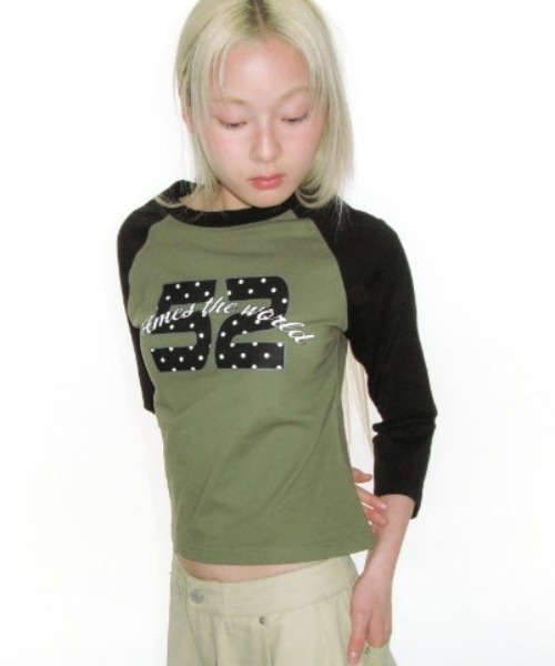 AMESWORLDWIDE(アメスワールドワイド)の「A'GEM/9 × .kom 『AMESWORLDWIDE/アメスワールドワイド』 DOT 52 3/4 SLEEVE RAGLAN LS TEE/3/4スリーブドット52ラグラン ロングスリーブ(Tシャツ/カットソー・レディース・レッド/ネイビー/ブラック・FREE)」の2枚目の写真