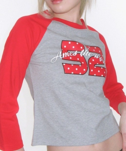 AMESWORLDWIDE(アメスワールドワイド)の「A'GEM/9 × .kom 『AMESWORLDWIDE/アメスワールドワイド』 DOT 52 3/4 SLEEVE RAGLAN LS TEE/3/4スリーブドット52ラグラン ロングスリーブ(Tシャツ/カットソー・レディース・レッド/ネイビー/ブラック・FREE)」の5枚目の写真