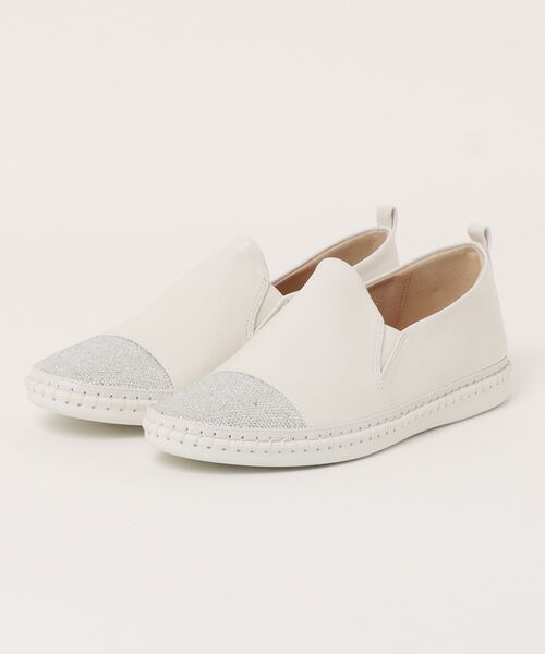 UnReef(アンリーフ)の「トゥーキャップスリッポンシューズ(パンプス・レディース・ホワイト/シルバー・22.5cm/23.0cm/23.5cm/24.0cm/24.5cm)」の1枚目の写真