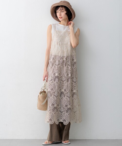 23区(ニジュウサンク)の「【BAILA・CanCam掲載】ペイズリーレース キャミソールワンピース(ワンピース・レディース・ベージュ系/ホワイト系・38)」の6枚目の写真