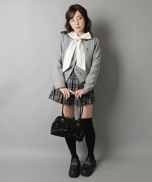 SPINNS(スピンズ)の「視線を奪う、揺れリボン。王道ガーリーなボウタイブラウス(シャツ/ブラウス・レディース・オフホワイト・ONESIZE)」の7枚目の写真