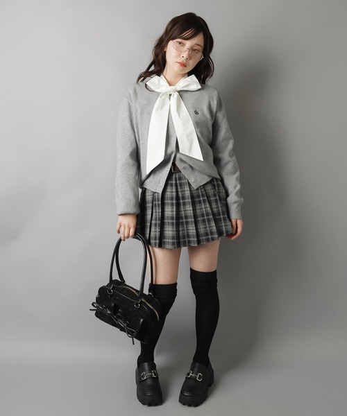 SPINNS(スピンズ)の「視線を奪う、揺れリボン。王道ガーリーなボウタイブラウス(シャツ/ブラウス・レディース・オフホワイト・ONESIZE)」の8枚目の写真