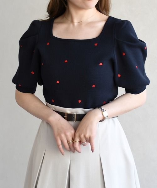 31 Sons de mode（トランテアン　ソン　ドゥ　モード）の「2026春夏新作 5分袖ハート刺繍ニット（ニット/セーター・レディース・ネイビー/レッド/オフホワイト・ﾌﾘ-）」の13枚目の写真