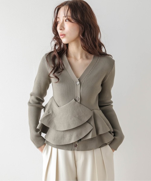 AMELY（エミリー）の「ペプラムリブニットカーディガン（カーディガン/ボレロ・レディース・ホワイト/モカ/イエロー/ピンク/ブラック・フリー）」の3枚目の写真