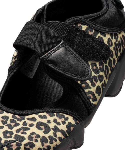 NIKE(ナイキ)の「ナイキ エア リフト ウィメンズシューズ / Nike Air Rift Women's Shoes IR5696-010 Black(スニーカー・レディース・ブラック・26/25/24/23)」の9枚目の写真