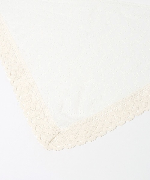 LOWRYS FARM（ローリーズファーム）の「レーストライアングルスカーフ 652444（バンダナ/スカーフ・レディース・ブラック/アイボリー・FREE）」の4枚目の写真