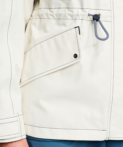 AIGLE（エーグル）の「透湿防水 アクティブショートジャケット（マウンテンパーカー・レディース・ホワイト/ネイビー・XS/S/M）」の7枚目の写真