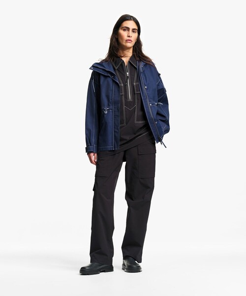 AIGLE（エーグル）の「透湿防水 アクティブショートジャケット（マウンテンパーカー・レディース・ホワイト/ネイビー・XS/S/M）」の5枚目の写真
