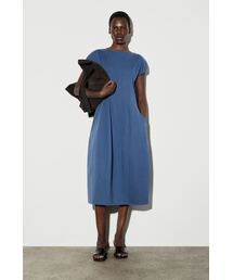 COS（コス）の「彫刻的なジャージーミディドレス（ワンピース）」