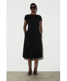 COS（コス）の「彫刻的なジャージーミディドレス（ワンピース）」