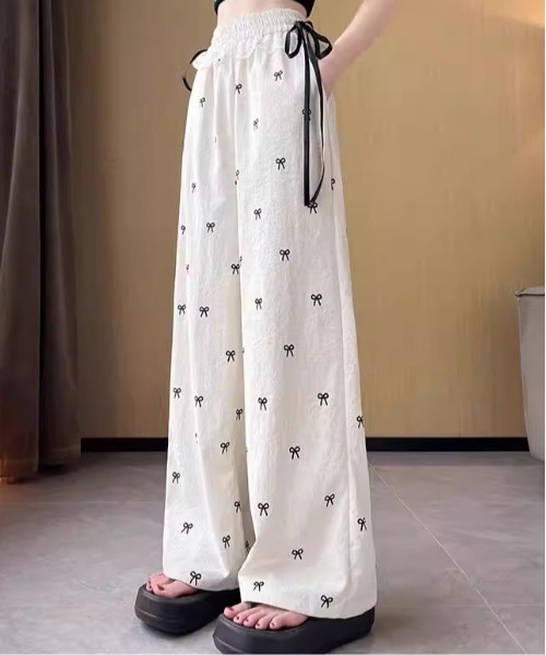 &soiree(アンドソワレ)の「レース付きリボン柄イージーワイドパンツ(その他パンツ・レディース・ホワイト/ブラック・SMALL/MEDIUM/LARGE/X-LARGE)」の3枚目の写真