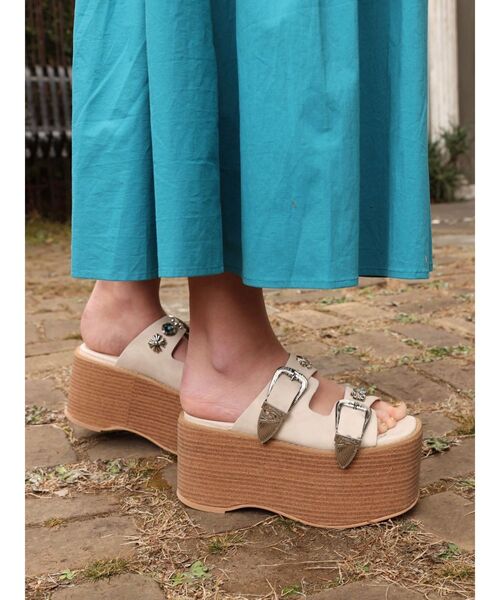 EVRIS(エヴリス)の「【厚底】コンチョデザインプラットフォームサンダル(サンダル・レディース・ブラック/ホワイト/その他1・SMALL/MEDIUM/LARGE)」の8枚目の写真