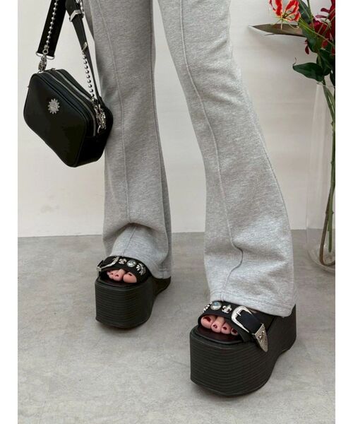 EVRIS(エヴリス)の「【厚底】コンチョデザインプラットフォームサンダル(サンダル・レディース・ブラック/ホワイト/その他1・SMALL/MEDIUM/LARGE)」の16枚目の写真