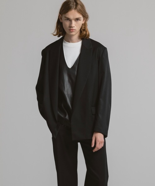 CINOH(チノ)の「PEAKED-COLLAR MINIMAL JACKET(テーラードジャケット・メンズ・ブラック・46)」の1枚目の写真