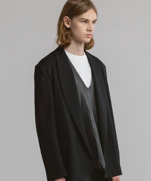 CINOH(チノ)の「PEAKED-COLLAR MINIMAL JACKET(テーラードジャケット・メンズ・ブラック・46)」の5枚目の写真