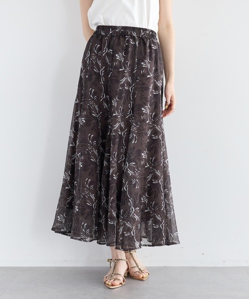 YECCA VECCA(イェッカヴェッカ)の「ボタニカル柄シアーロングスカート(スカート・レディース・イエロー/チャコールグレー・FREE)」の2枚目の写真