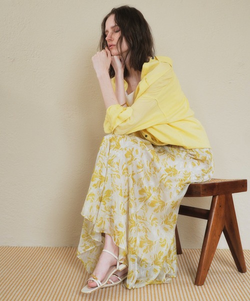 YECCA VECCA(イェッカヴェッカ)の「ボタニカル柄シアーロングスカート(スカート・レディース・イエロー/チャコールグレー・FREE)」の1枚目の写真