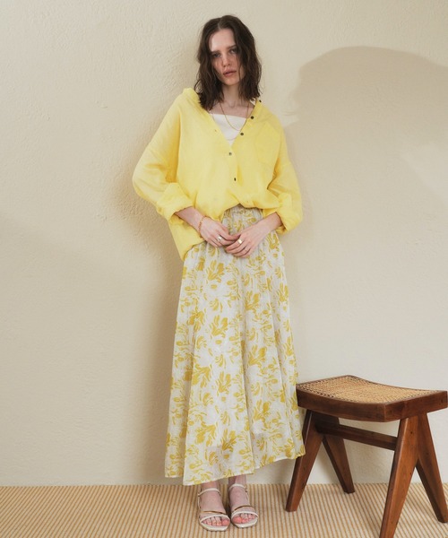 YECCA VECCA(イェッカヴェッカ)の「ボタニカル柄シアーロングスカート(スカート・レディース・イエロー/チャコールグレー・FREE)」の11枚目の写真