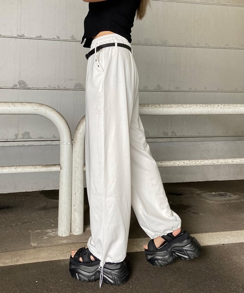 non-hedge(ノンヘッジ)の「ベルト付スタッズワイドパンツ(スウェットパンツ・レディース・ブラック/グレー/オフホワイト・FREE)」の6枚目の写真