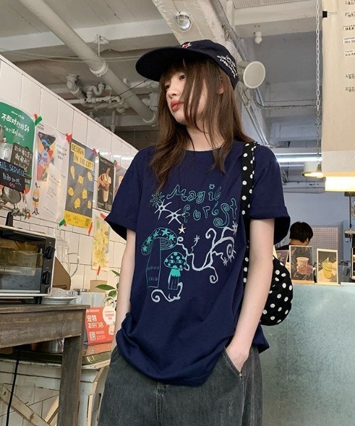 GEMEDA(ジェメダ)の「【2026SS新作】ガーリーイラストプリントTシャツ / オーバーサイズ / ゆるかわトップス / 韓国ファッション / Y2K(Tシャツ/カットソー・レディース・ネイビー/ホワイト/グレー・M)」の6枚目の写真