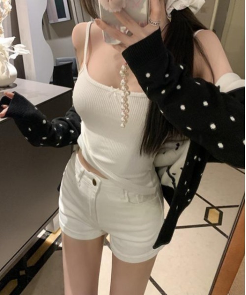SHEPP（シープ）の「ボタンデニム ショートパンツ ホットパンツ（デニムパンツ・レディース・ホワイト・M/S）」の2枚目の写真