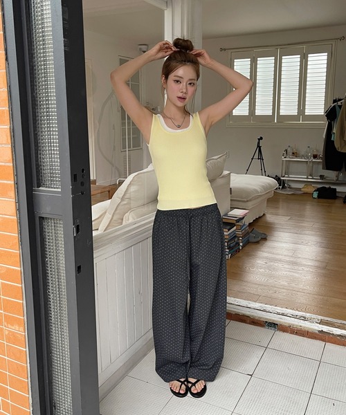 UNE MANSION（ユヌマンション）の「【ウエストゴム仕様】小花柄リラックススラックスパンツ（その他パンツ・レディース・アイボリー/チャコール・FREE）」の6枚目の写真