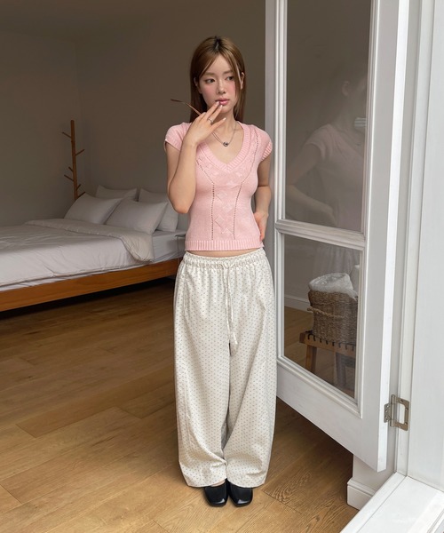 UNE MANSION（ユヌマンション）の「【ウエストゴム仕様】小花柄リラックススラックスパンツ（その他パンツ・レディース・アイボリー/チャコール・FREE）」の10枚目の写真
