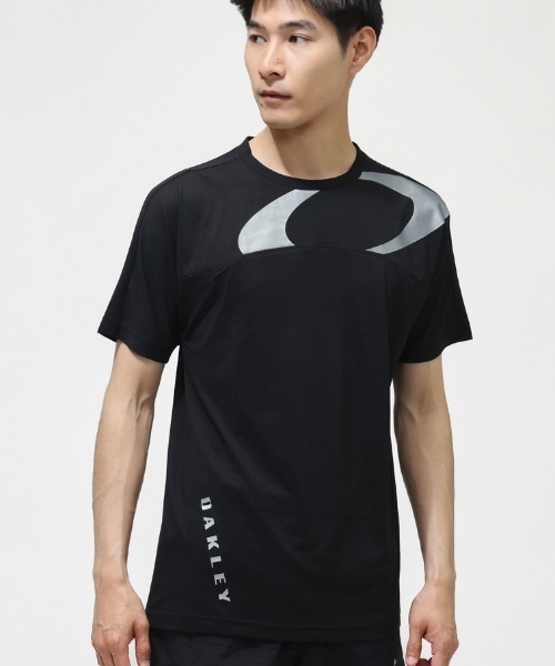OAKLEY(オークリー)の「オークリー ETERNAL CHILL PERF SS CREW 4.0(Tシャツ/カットソー・メンズ・ライトグレー/ブルーグレー/ブラック・M/L/LL/S/3L)」の2枚目の写真