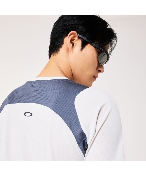 OAKLEY(オークリー)の「オークリー ETERNAL CHILL PERF SS CREW 4.0(Tシャツ/カットソー・メンズ・ライトグレー/ブルーグレー/ブラック・M/L/LL/S/3L)」の20枚目の写真