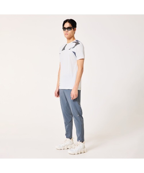 OAKLEY(オークリー)の「オークリー ETERNAL CHILL PERF SS CREW 4.0(Tシャツ/カットソー・メンズ・ライトグレー/ブルーグレー/ブラック・M/L/LL/S/3L)」の10枚目の写真