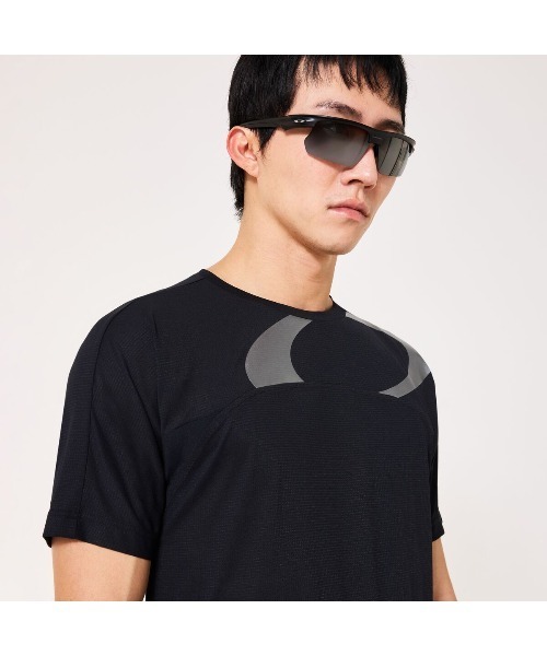 OAKLEY(オークリー)の「オークリー ETERNAL CHILL PERF SS CREW 4.0(Tシャツ/カットソー・メンズ・ライトグレー/ブルーグレー/ブラック・M/L/LL/S/3L)」の16枚目の写真