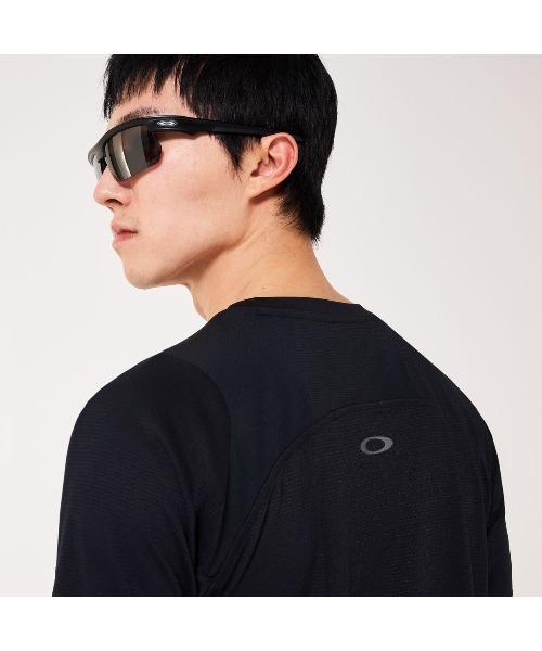 OAKLEY(オークリー)の「オークリー ETERNAL CHILL PERF SS CREW 4.0(Tシャツ/カットソー・メンズ・ライトグレー/ブルーグレー/ブラック・M/L/LL/S/3L)」の18枚目の写真