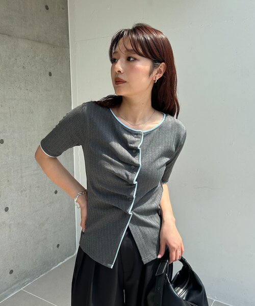 CAPRICIEUX LE'MAGE(カプリシューレマージュ)の「フロントタックフリルT(Tシャツ/カットソー・レディース・ブラック/イエロー/グレー・FREE)」の15枚目の写真