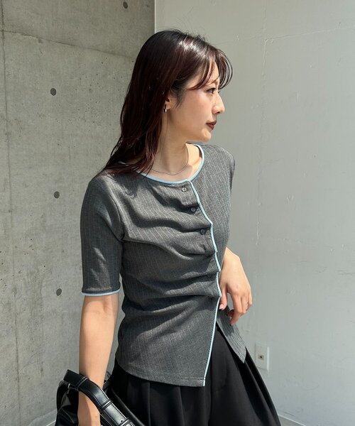 CAPRICIEUX LE'MAGE(カプリシューレマージュ)の「フロントタックフリルT(Tシャツ/カットソー・レディース・ブラック/イエロー/グレー・FREE)」の16枚目の写真