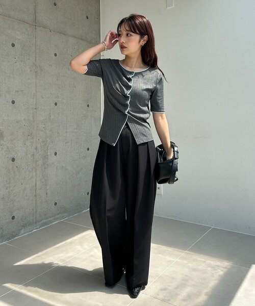 CAPRICIEUX LE'MAGE(カプリシューレマージュ)の「フロントタックフリルT(Tシャツ/カットソー・レディース・ブラック/イエロー/グレー・FREE)」の17枚目の写真