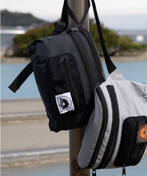POLeR（ポーラー）の「POLeR × FREAK'S STORE/ポーラー × フリークスストア 別注 Response Transformer Bag（バックパック/リュック・メンズ・グレー/ブラック・ONE SIZE）」の2枚目の写真