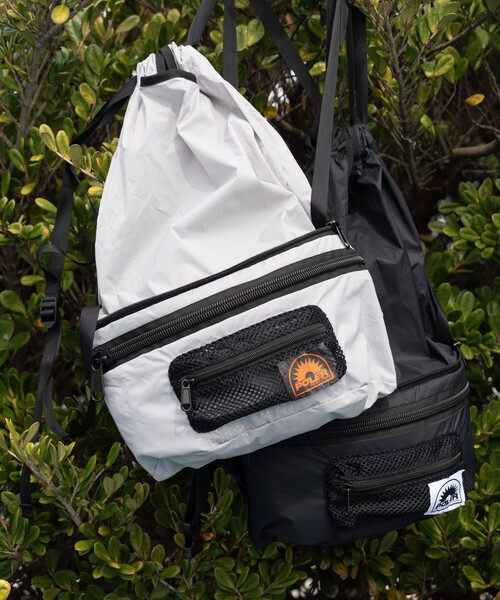 POLeR（ポーラー）の「POLeR × FREAK'S STORE/ポーラー × フリークスストア 別注 Response Transformer Bag（バックパック/リュック・メンズ・グレー/ブラック・ONE SIZE）」の3枚目の写真