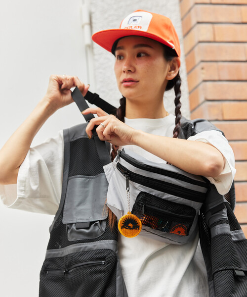 POLeR（ポーラー）の「POLeR × FREAK'S STORE/ポーラー × フリークスストア 別注 Response Transformer Bag（バックパック/リュック・メンズ・グレー/ブラック・ONE SIZE）」の4枚目の写真