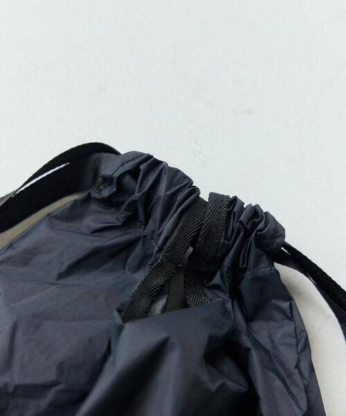 POLeR（ポーラー）の「POLeR × FREAK'S STORE/ポーラー × フリークスストア 別注 Response Transformer Bag（バックパック/リュック・メンズ・グレー/ブラック・ONE SIZE）」の16枚目の写真