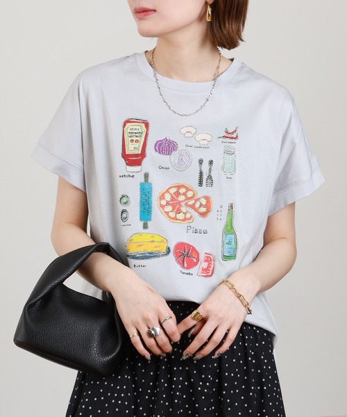 EGLANTINE(エグランティーヌ)の「EGLANTINE フードモチーフ ラインストーンTシャツ 半袖(Tシャツ/カットソー・レディース・オレンジ/グレー・38)」の2枚目の写真