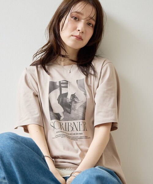 DISCOAT(ディスコート)の「【Noka】フォトプリントロゴ半袖Tシャツ(Tシャツ/カットソー・レディース・ライトグレー/チャコールグレー/オフホワイト・FREE)」の1枚目の写真