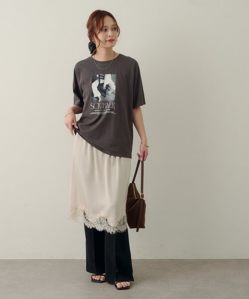 DISCOAT(ディスコート)の「【Noka】フォトプリントロゴ半袖Tシャツ(Tシャツ/カットソー・レディース・ライトグレー/チャコールグレー/オフホワイト・FREE)」の4枚目の写真